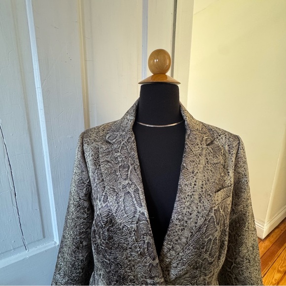 Chico’s snakeskin brocade blazer Cool dual - Picture 2 of 5